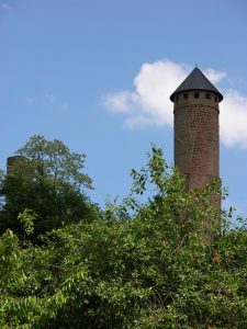 Turm der Burgruine Kirkel